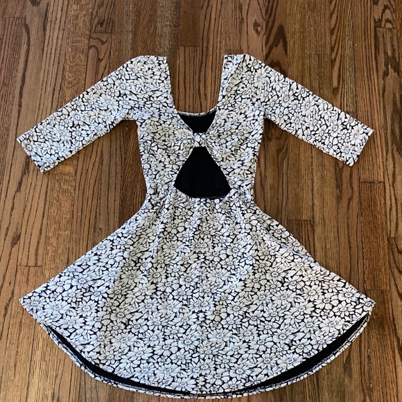 Small Flower Dress - Picture 3 of 3